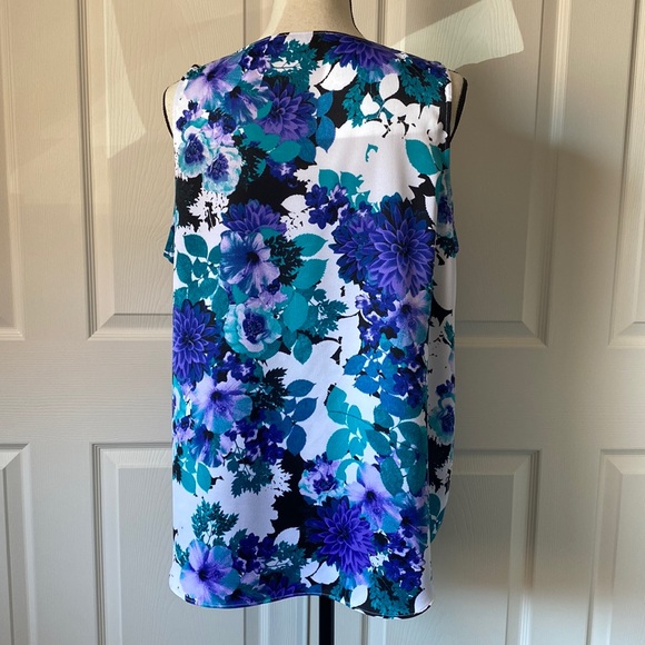 Calvin Klein • Floral Tank - Picture 5 of 10